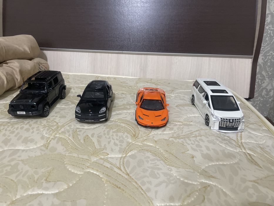 Продам игрушки и машинки