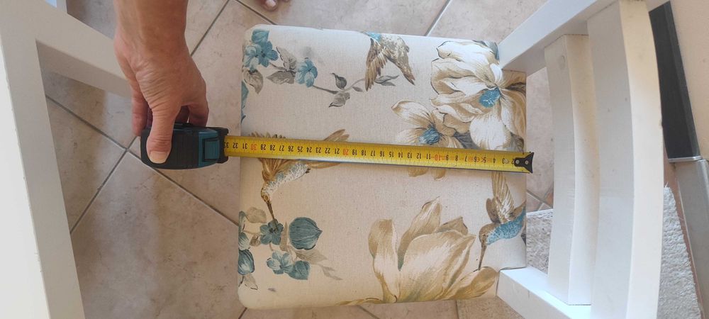 Детски дървени столчета и маси