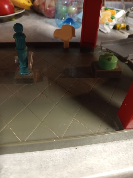 Детска писта гараж + 6 колички