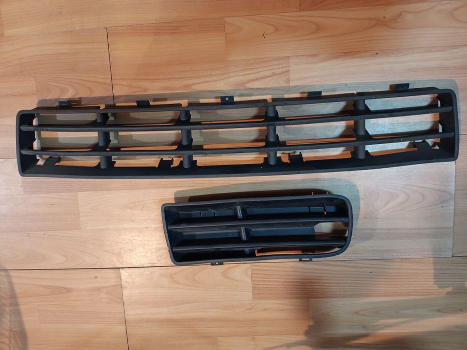 Grila centrala si proiector  bara fata golf 4