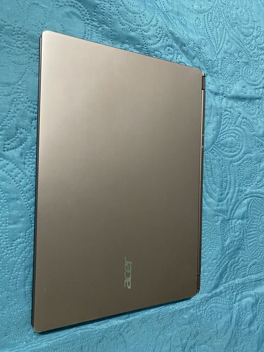 Продам ноутбук в нерабочем состоянии.