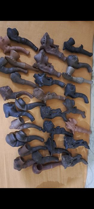 Керамични пластики  -амулети и лули