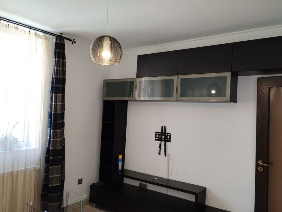 Închiriez apartament doua camere