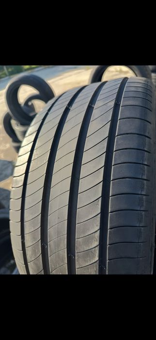 235 40 18 Michelin
