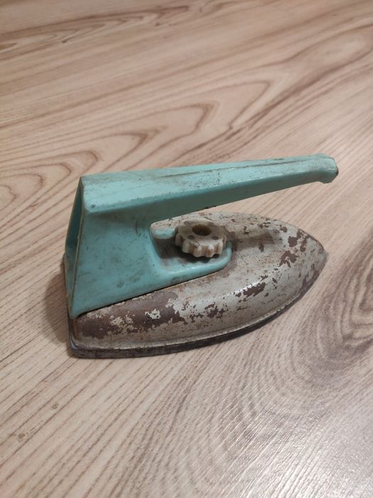 Ретро играчка - ютия