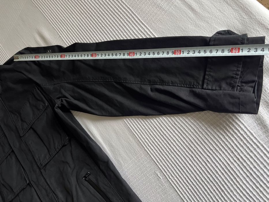 Продавам мъжко / юношеско яке на марката Victorinox