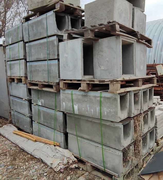 Бетонные арыки , лотки , с решетками чугунными Gidrolica .