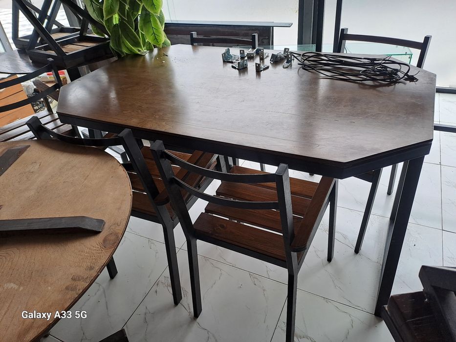 Стол стуллар сотилади