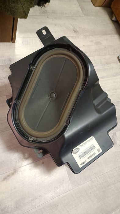 Сабвуфер на Рэнджровер