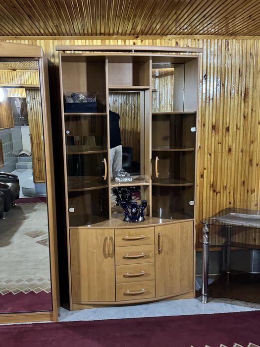 2 вместительных шкафа