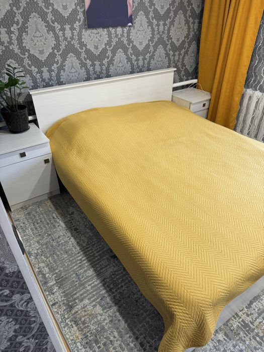 Продам спальный гарнитур с матрацом