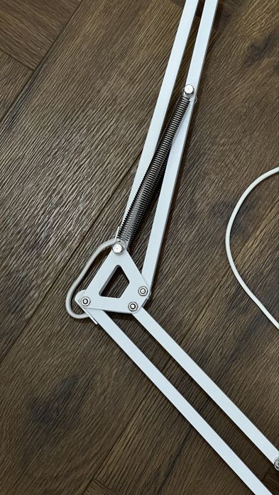 Продам лампу настольную