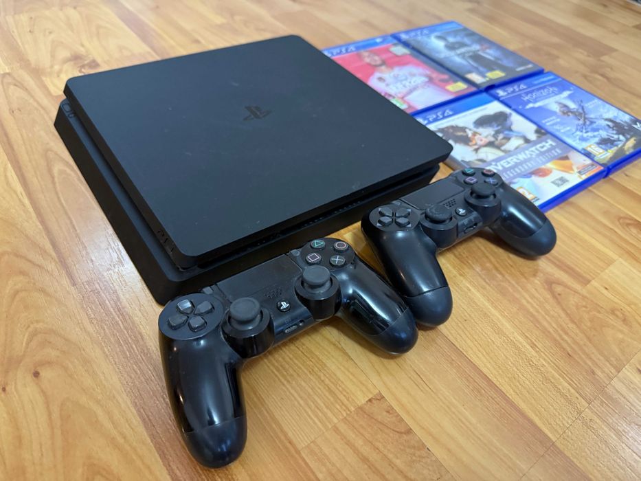 [ PS4 > 1000GB PlayStation 4 Slim с 2 джойстика и 4 игри