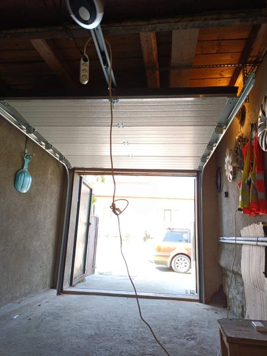 Usa de garaj secționala