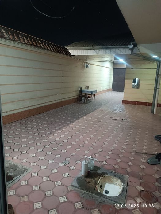 Hovli uchastka sotiladi srochniy yaxshi holatdagi uy bez makler