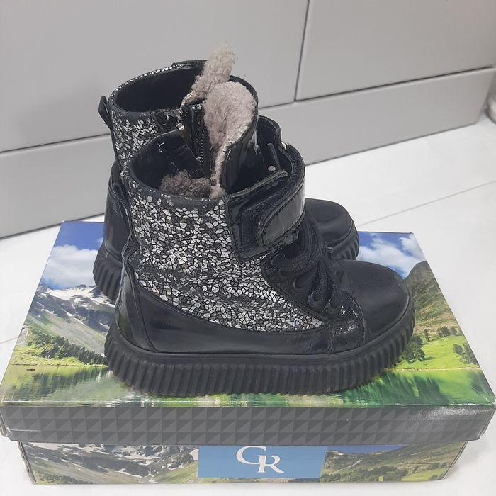 Срочно продам детские сапоги
