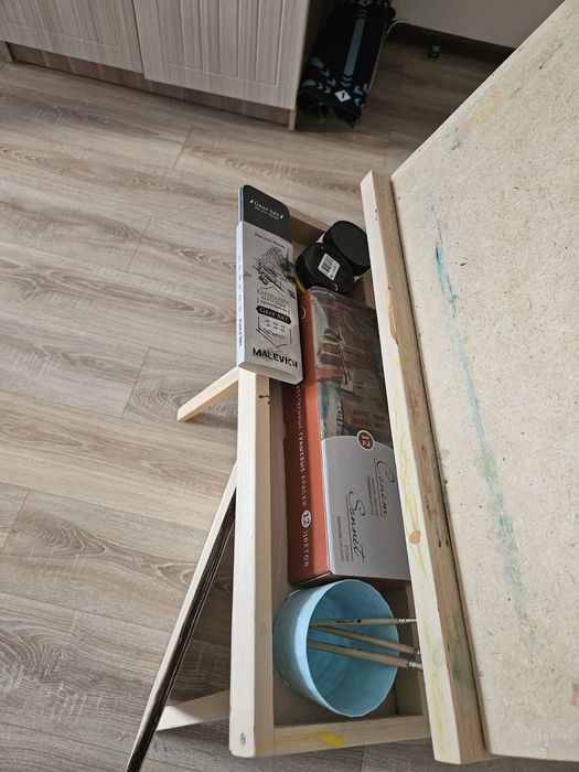 Продам мольберт с двумя досками