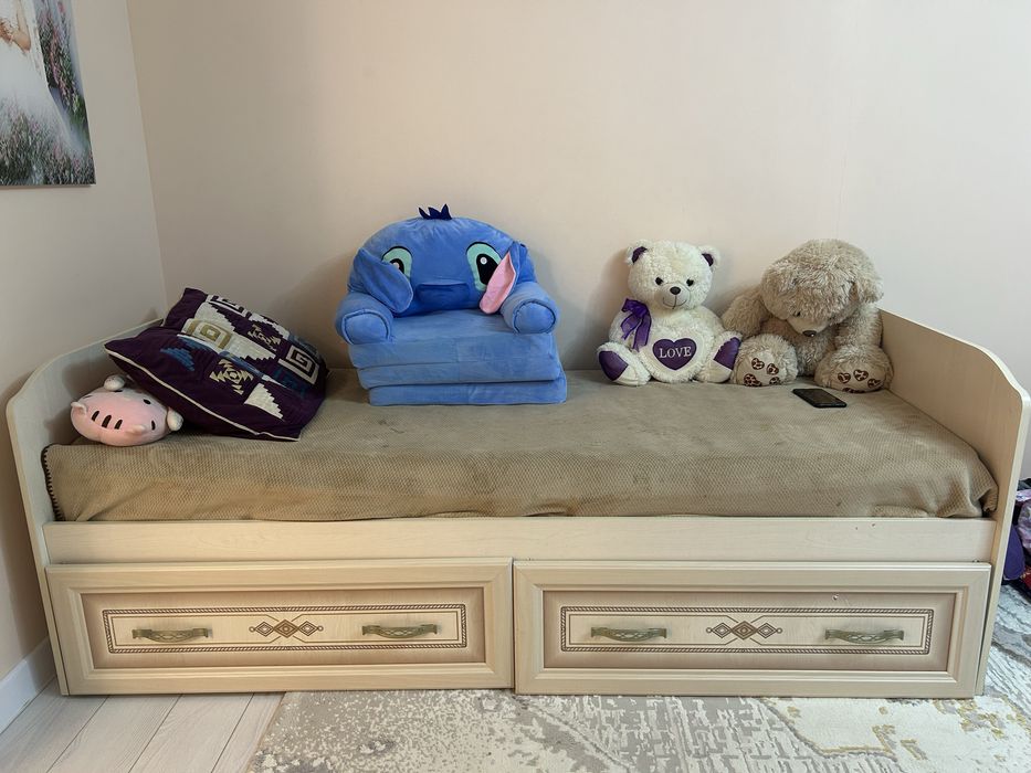 Спальный гарнитур