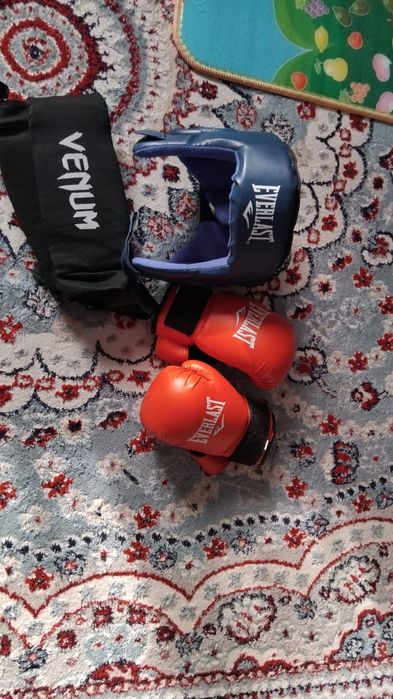 Боксерские перчатки