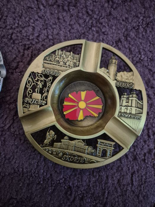 Пепелник оригинален.