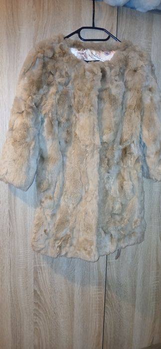 Blana naturala marimea L dar merge si M ! Superbă! Pret de bluza !
Cum