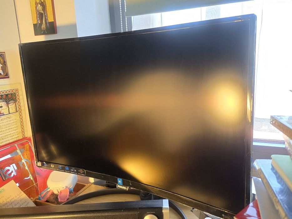 Sistem PC i3-8100, RX 560, 8 GB RAM + monitor curbat Philips 27 inch