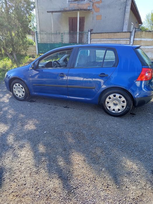 Vând Golf 5 1.9diesel an2005 înmatriculat acte la zi fără filtru de particule stare bună
