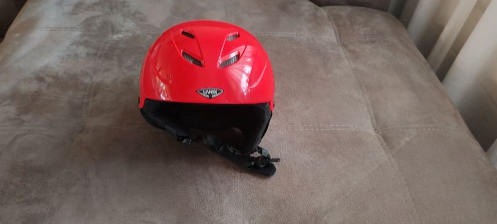 Детска ски каска Uvex