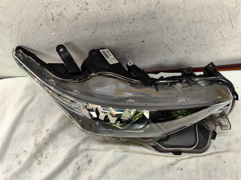 Оригинален фар Тойота Аурис  Toyota Auris Led