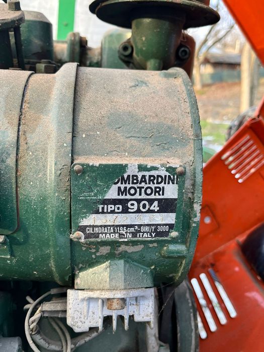 Tractor cu remorca basculabila