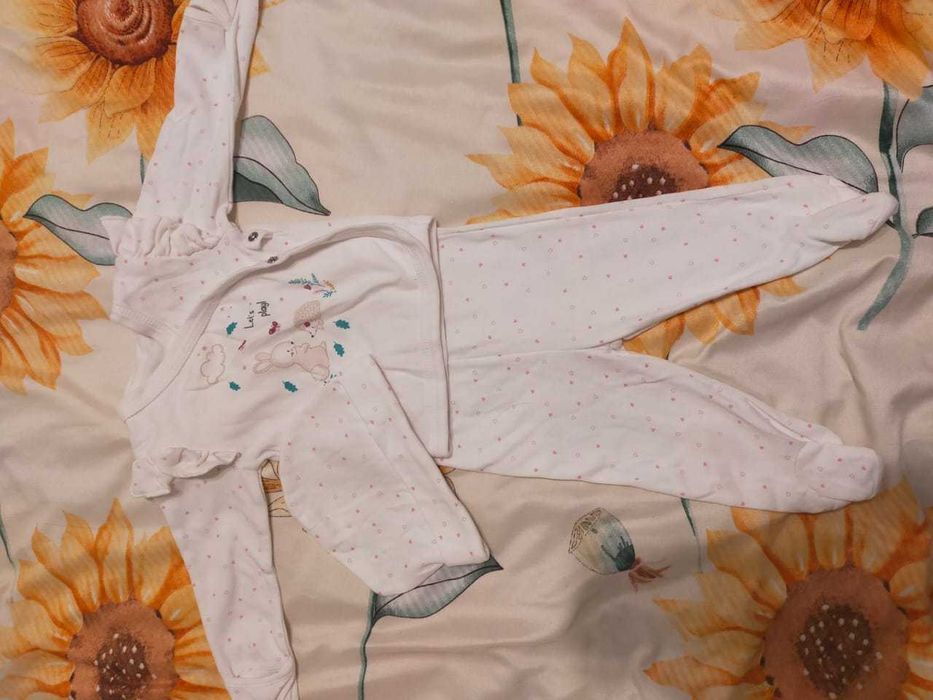 Продам пакет вещей на девочку до года