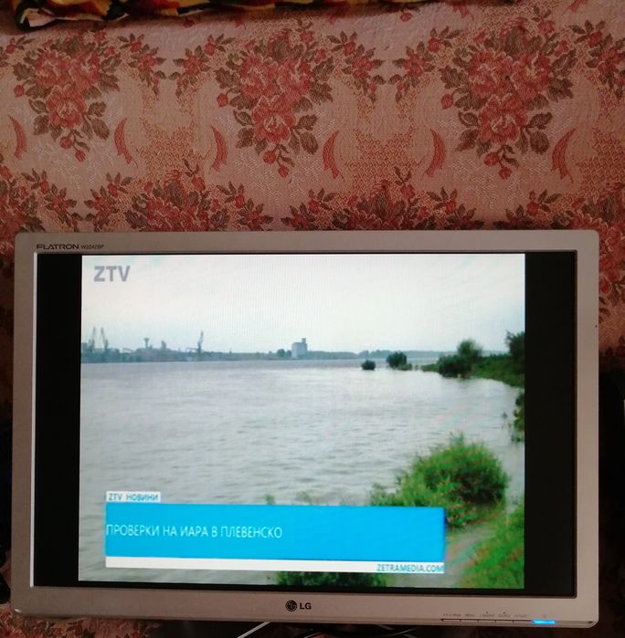 LG FLATRON W2242BP с тунер