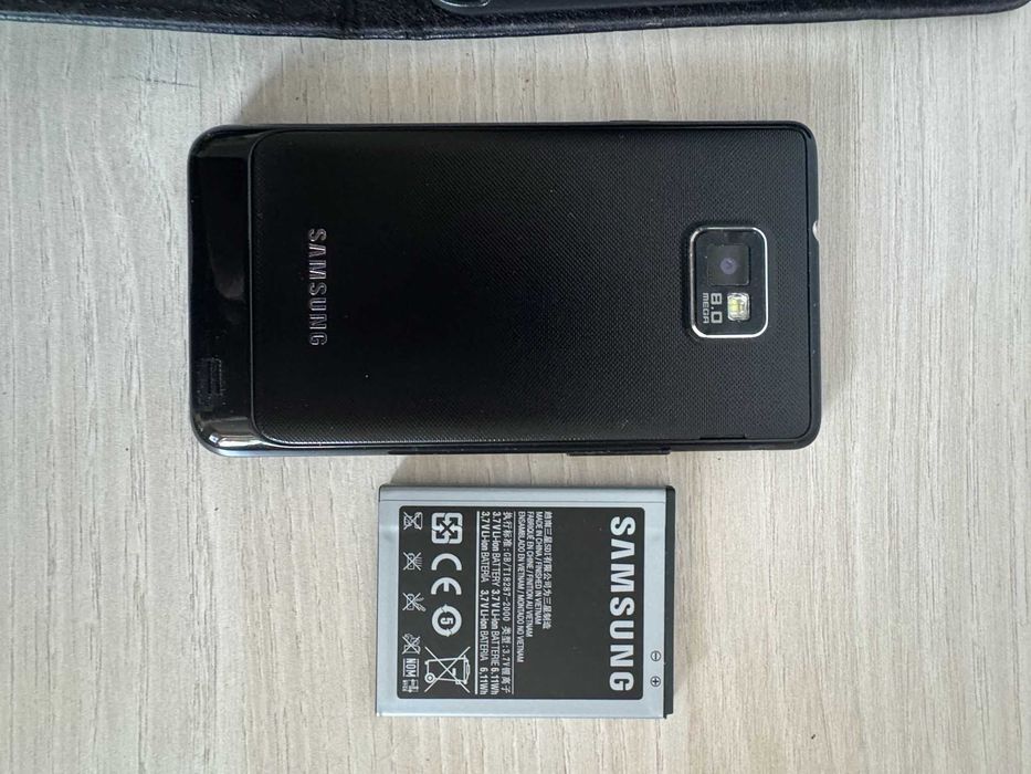 Telefon Samsung Galaxy S II GT-I9100, 16 GB, funcțional, cu husă