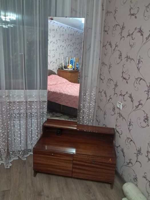 Отдам даром трюмо