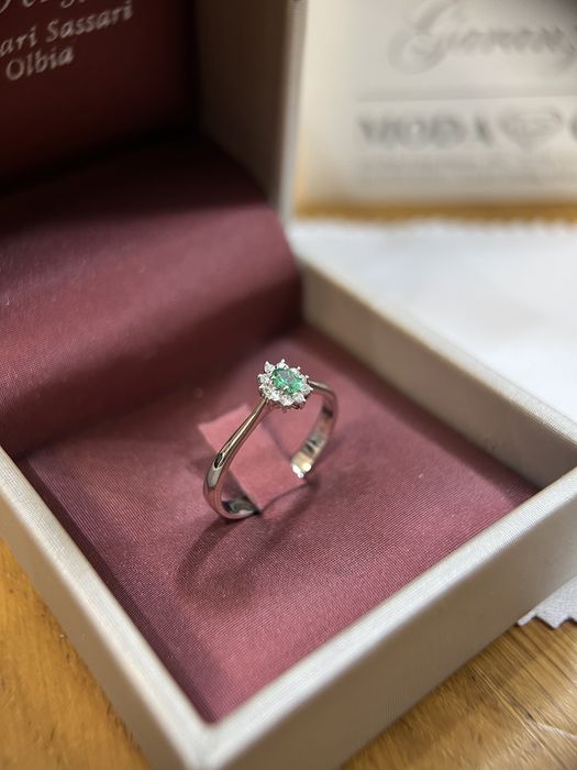 Set colier 5000 lei:  inel nou, aur 18k diamant 0.29+ smerald 0.32 ct