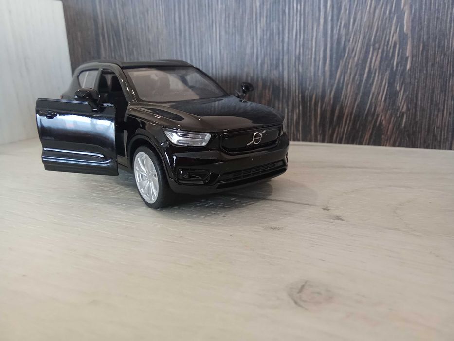 Метална количка Volvo XC 40  !!!