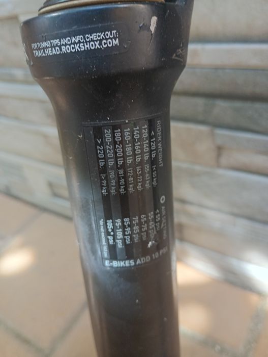 Vând furca rock shox lyrik