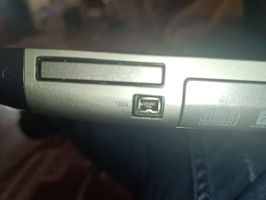 Vând laptop aproape nou