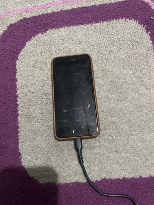 Срочно продам айфон 7