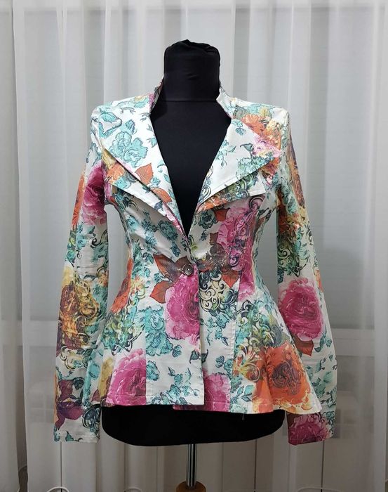 Дамско сако М-Л    .