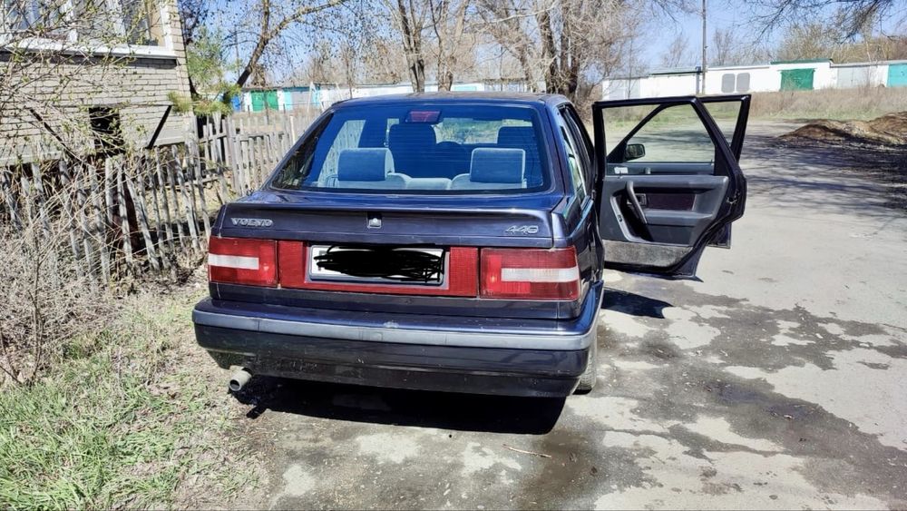 Продам машину Volvo 440
