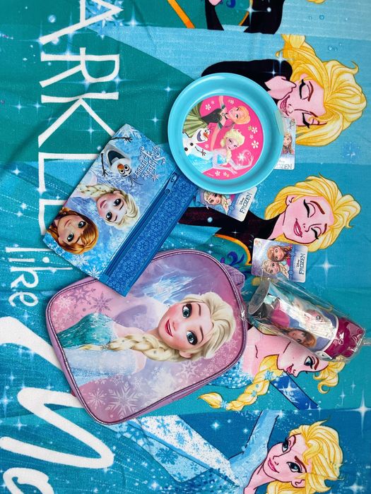 Раница, Кърпа, Несесер, Шише и Чинийка Frozen / Замръзналото Кралство