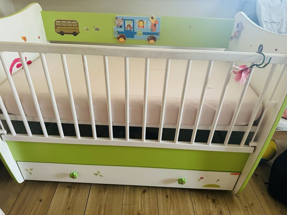 Бебешка кошара в отлично състояние