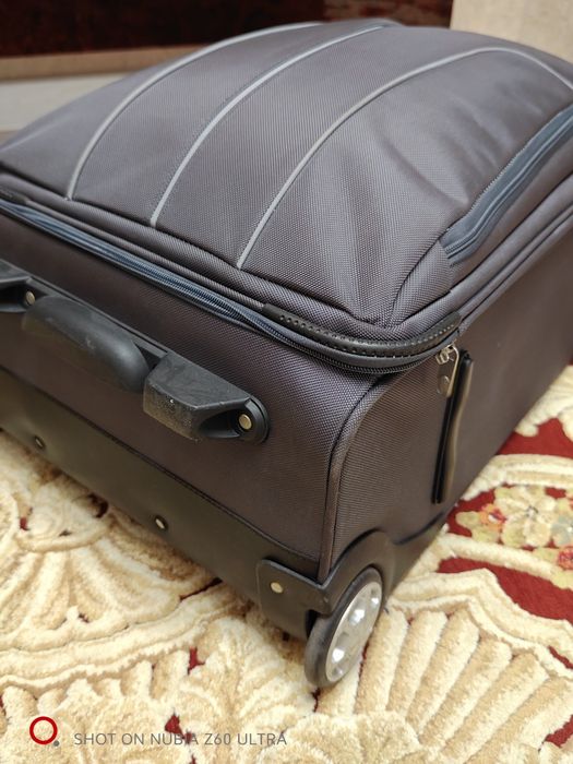 Продается дорожный чемодан