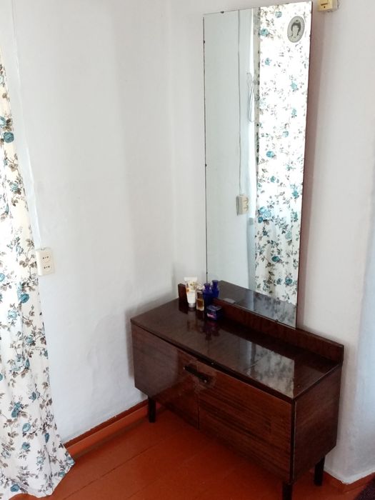 Зеркало тримо в хорошем состоянии