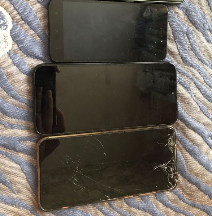 Продам телефоны 3