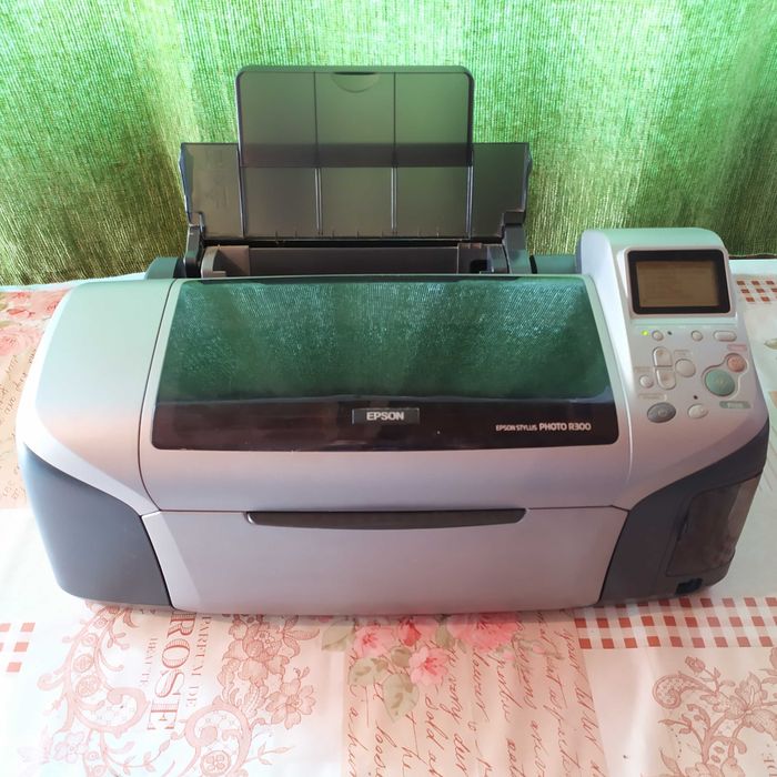 Фотопринтер - Epson Stylus Photo R300