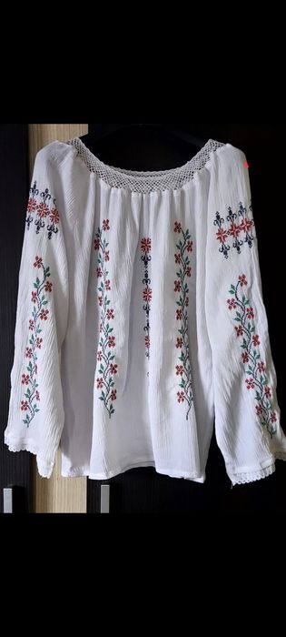 Ie (cămașă) tradițională cusuta manual