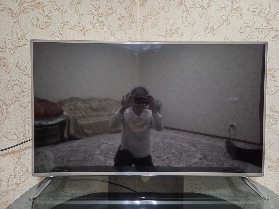 Телевизор LG  (смарт тв)