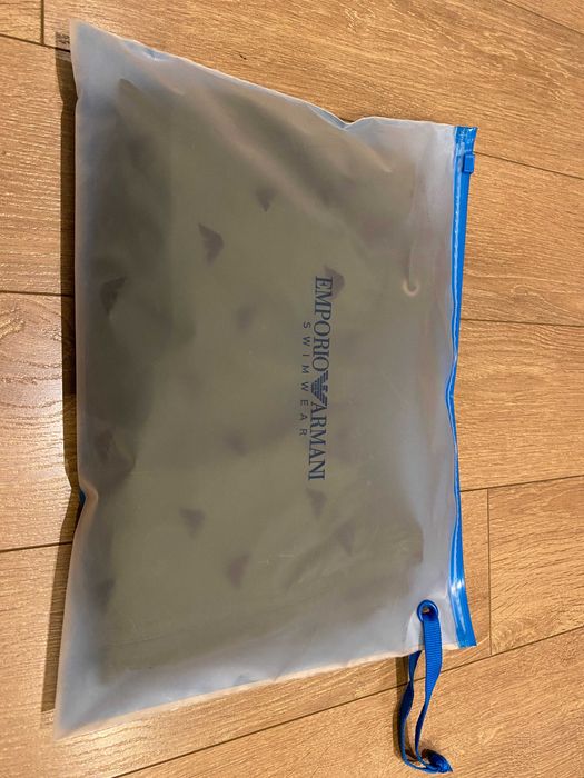 Emporio Armani, ОРИГИНАЛНИ бански, размер: S (с малък дефект)